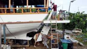 Liveaboard sailboat rebuild | Hoisting and installing its huge wooden rudder — Sailing Yabá 132